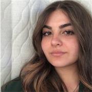 Insegnante aiuto compiti dopo scuola per elementari